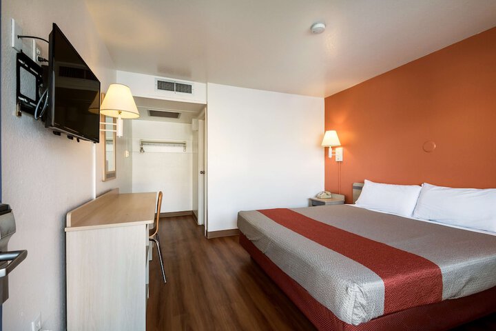 Room 21 of 31