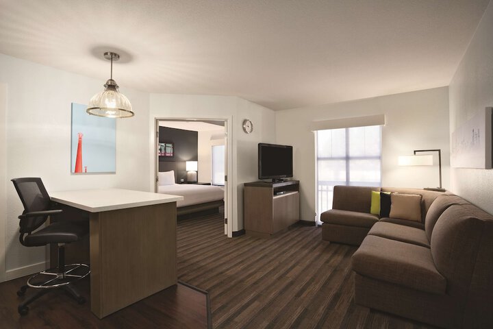 Room 33 of 54