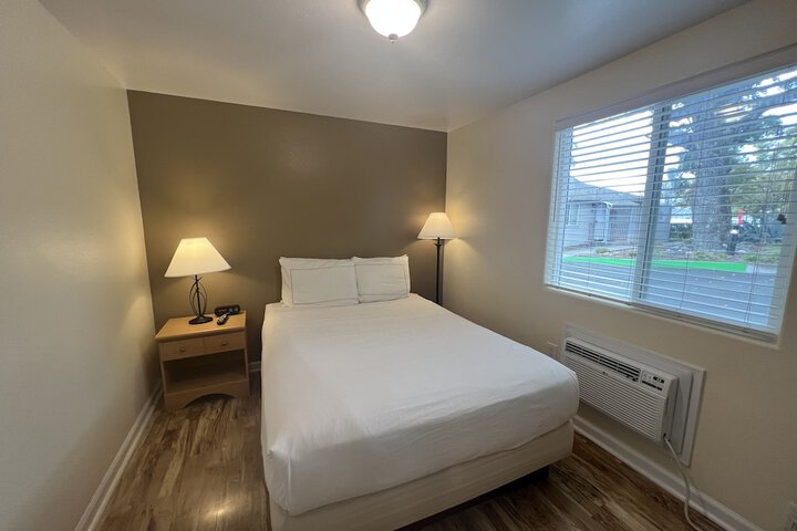 Room 107 of 173