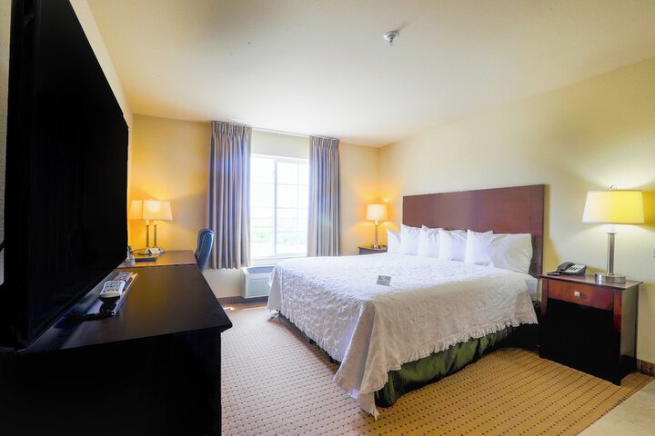 Evansville Inn & Suites by OYO