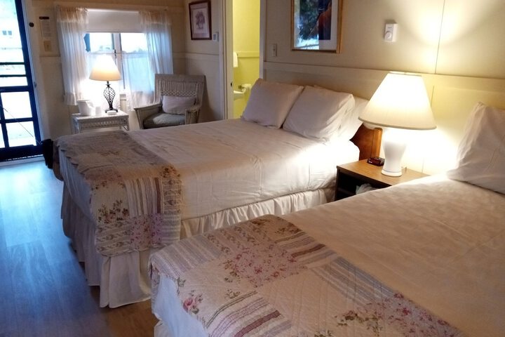 High Tide Inn