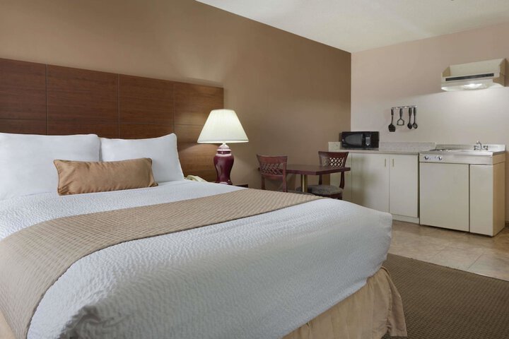 Room 4 of 13