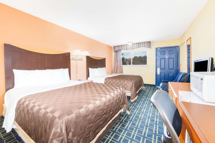 Room 10 of 15