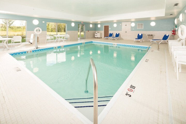 Holiday Inn Express and Suites Kalamazoo West by IHG