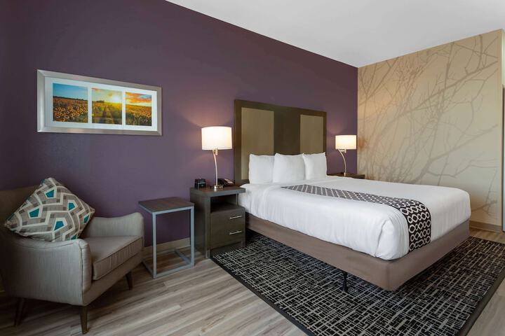 Room 16 of 38