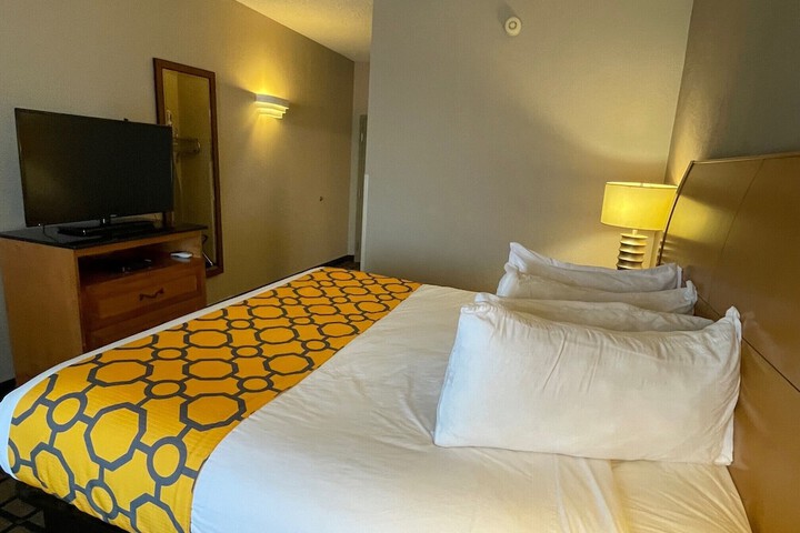 Room 14 of 33