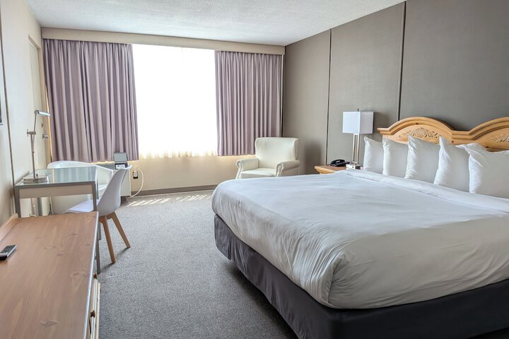 Confederation Place - Hotel