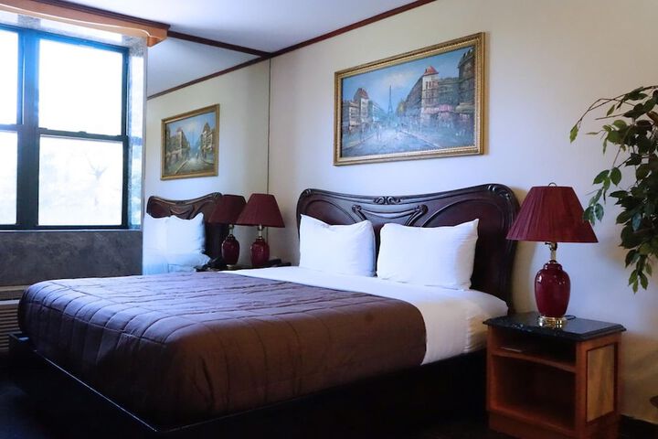 Room 28 of 61