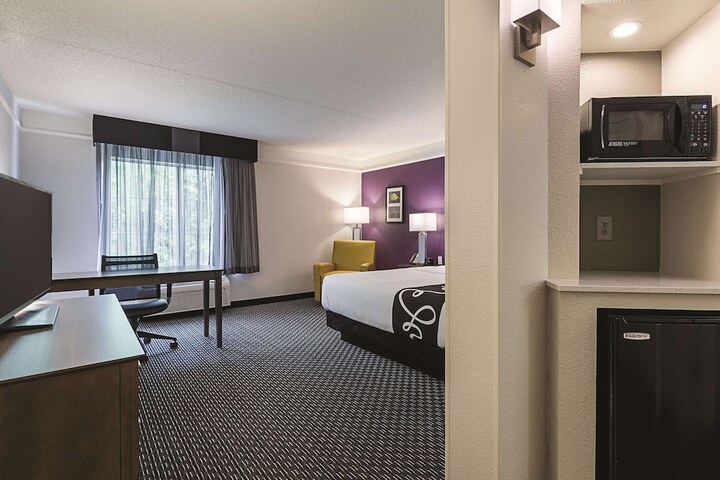 Room 32 of 42