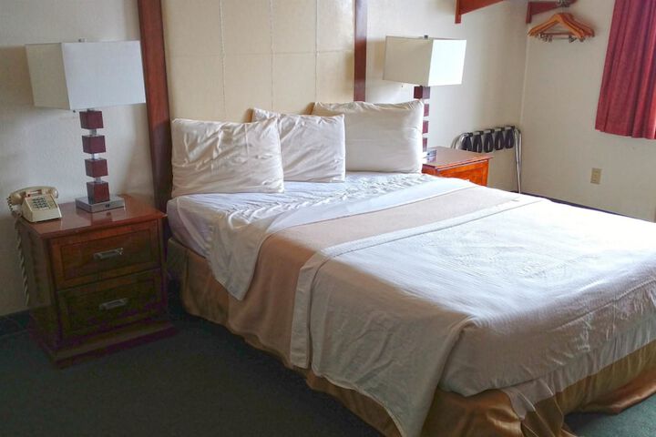 Room 9 of 15