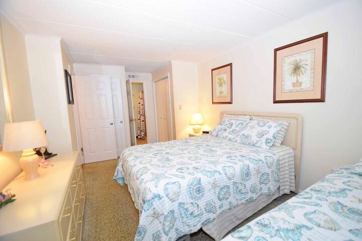 Room 8 of 18