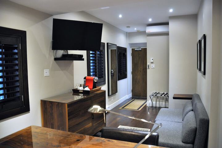 Room 16 of 18
