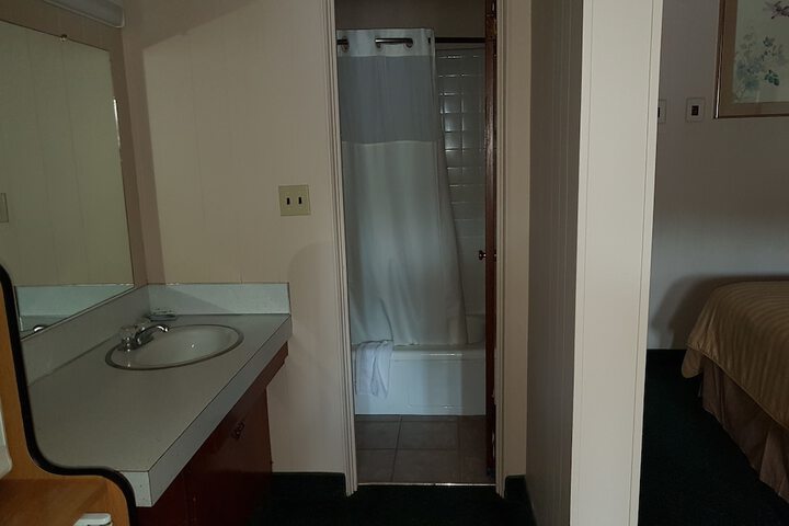 Town House Motel Inc