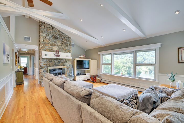 New Fairfield Vacation Rental w / Lake Views!