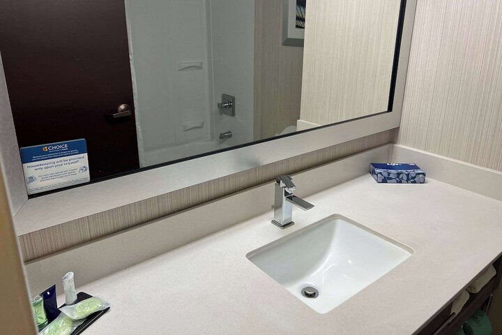 Room 25 of 47