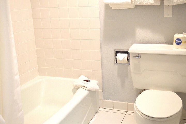 Americas Best Value Inn & Suites St. Cloud