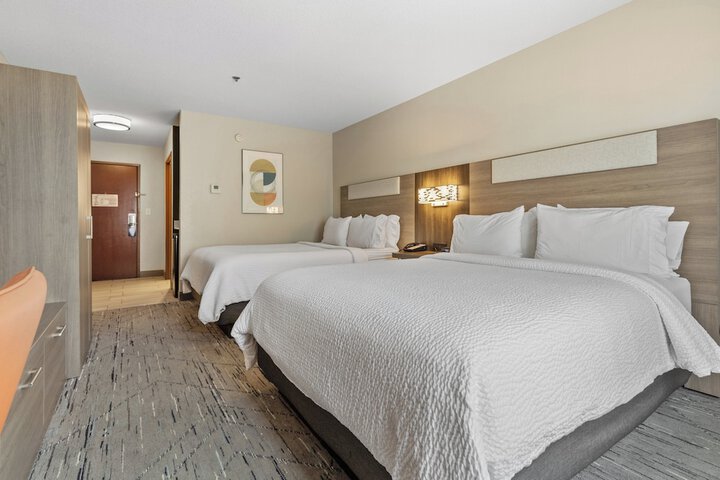 Holiday Inn Express & Suites Starkville by IHG