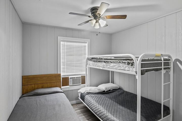 Room 27 of 37