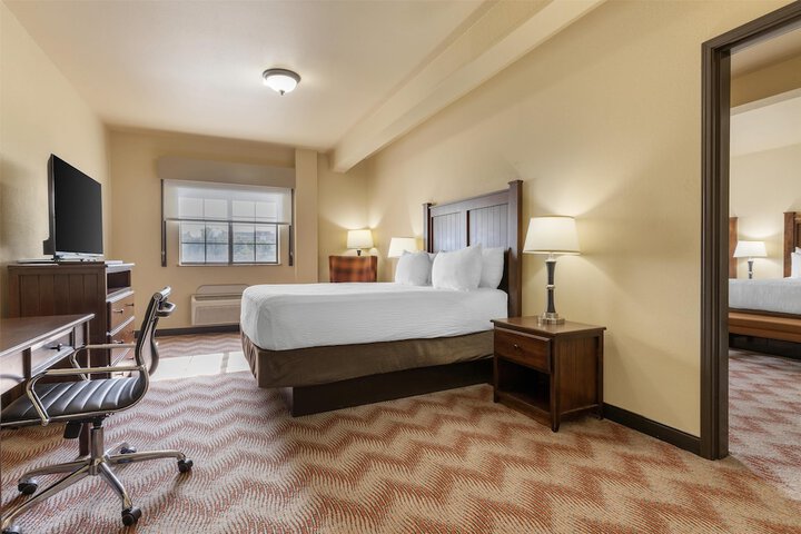 Best Western Plus Cimarron Hotel & Suites