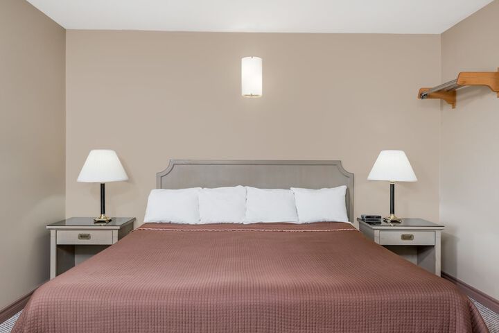 Room 9 of 17