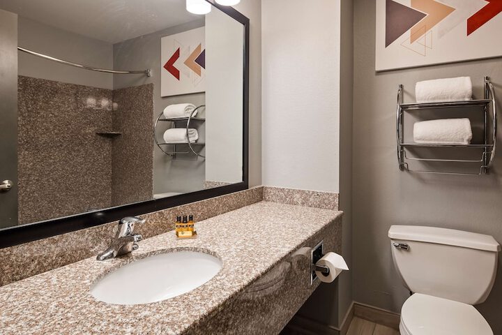Best Western Plus New Cumberland Inn & Suites