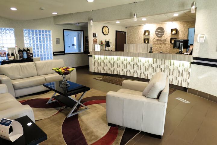 Comfort Inn & Suites Medicine Hat
