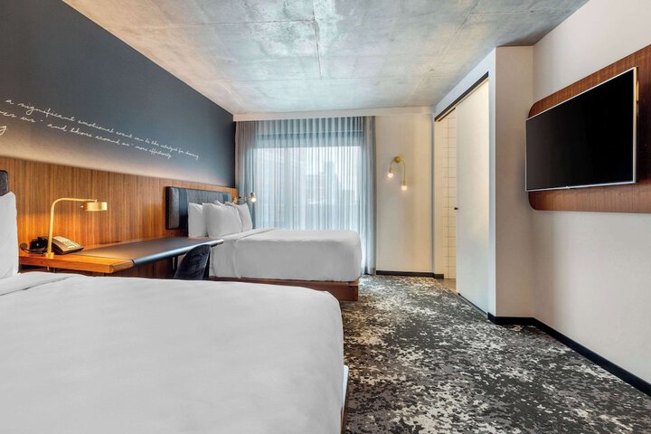 Room 28 of 83