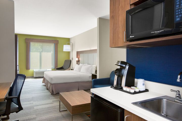 Holiday Inn Express & Suites Ontario by IHG