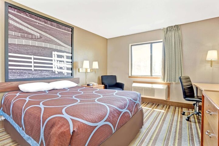 Room 12 of 19
