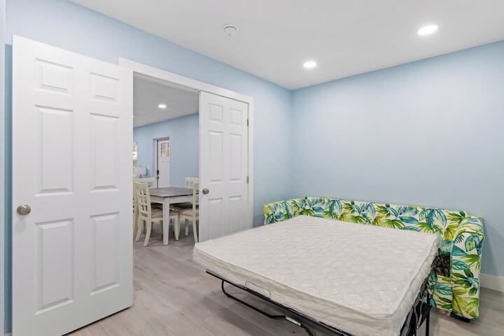 Room 34 of 62