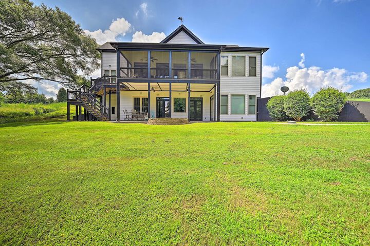 Upscale Family Home w / Dock on Lake Hartwell!