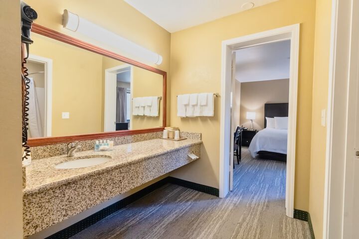 Room 27 of 40