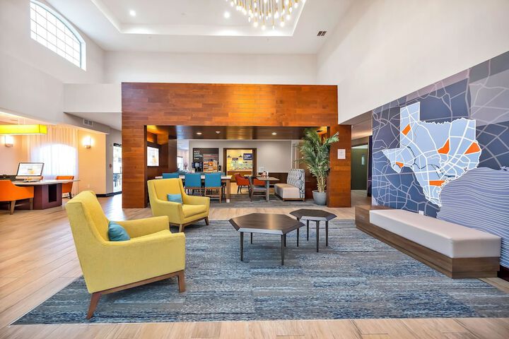 Holiday Inn Express Palestine by IHG