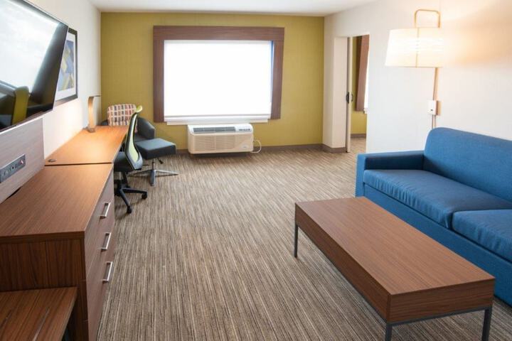 Room 27 of 61