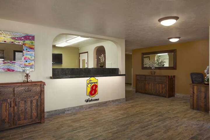 Hotel Interior 4 of 32