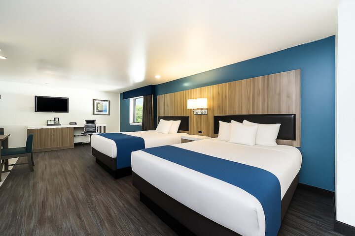 Oyster Bay Inn & Suites