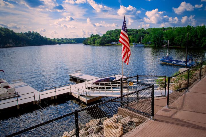 Natura Vue Resort & Boathouse