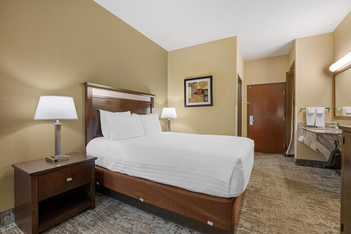 Best Western Plus Prairie Inn