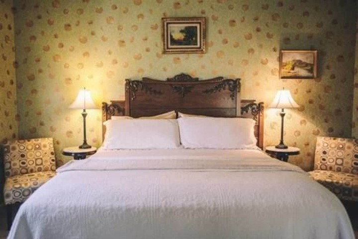 Camellia Inn