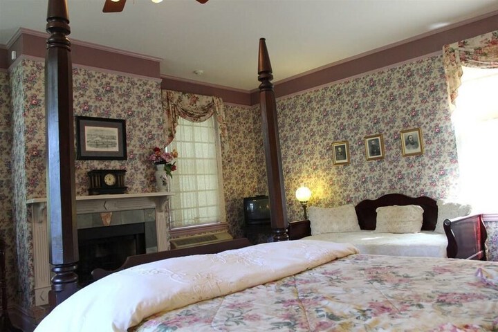 Room 47 of 109