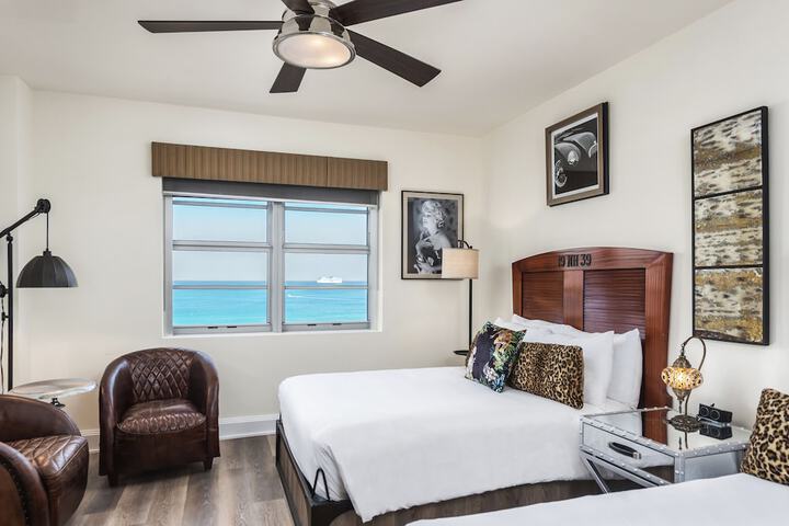 Room 44 of 176