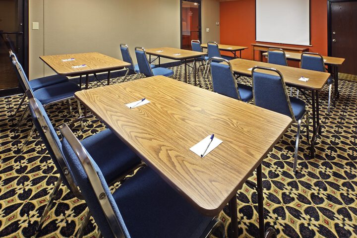 Holiday Inn Express Fayetteville- Univ of AR Area by IHG