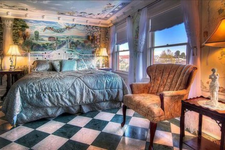 Gingerbread Mansion Inn