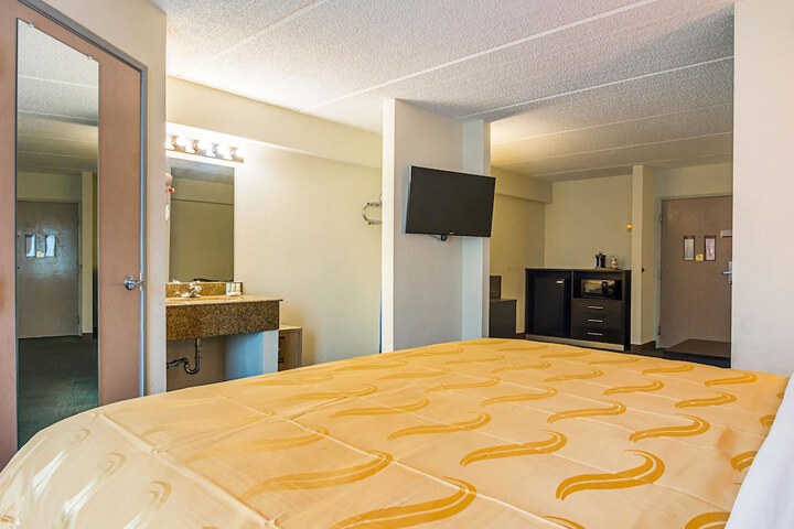 Room 26 of 48
