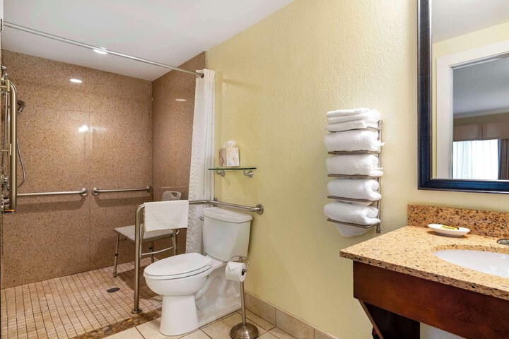 Best Western Plus Windjammer Inn & Conference Center