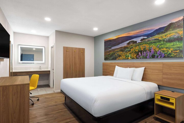 Room 34 of 40
