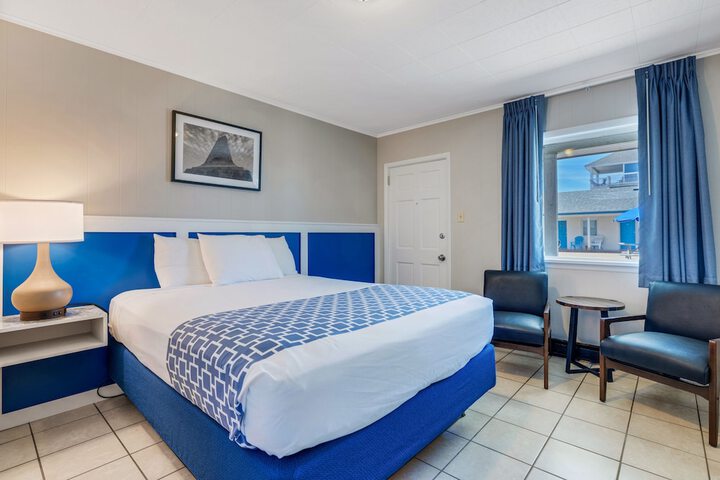 Dolphin Oceanfront Motel