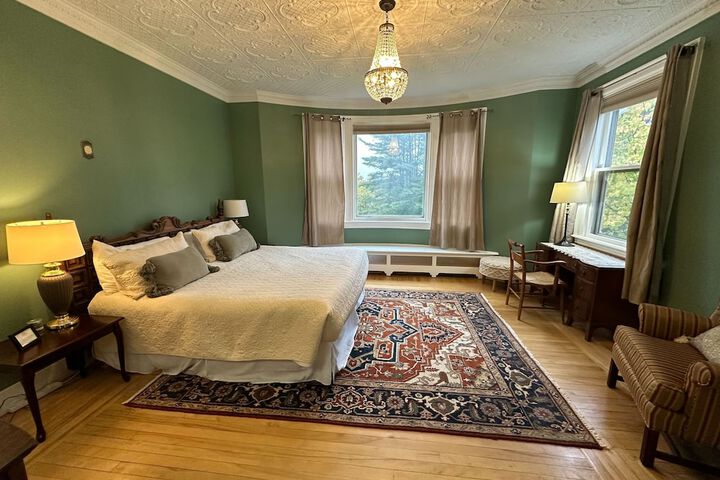 Room 28 of 79