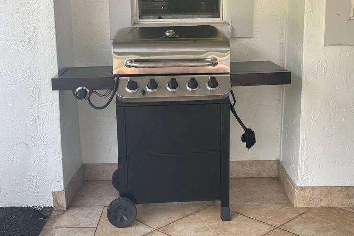 Cheerfull 4 / bed/ 3 Bath / pool / best Location