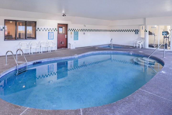Travelodge Suites by Wyndham Newberg